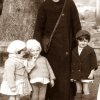 Z dziećmi w Ucel Francja 1936